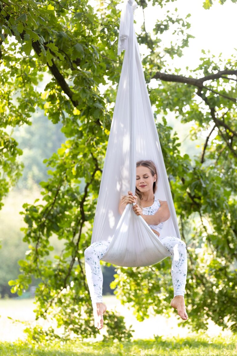 Klaudia Hennig - aerial yoga & aerial dance teacher